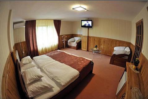 Trojka Hotel Es Panzio Szolnok Quarto foto